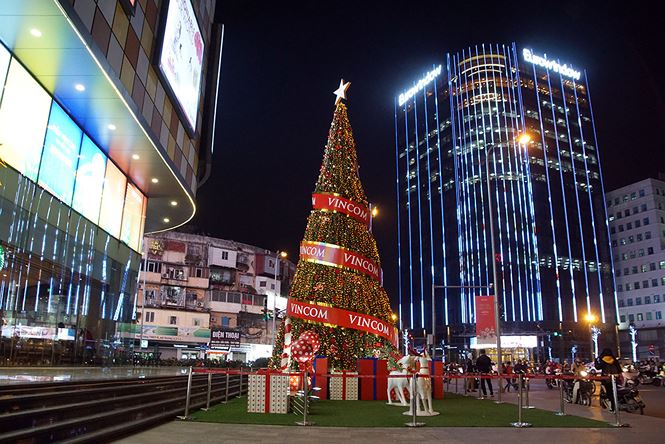 Không khí Noel tràn ngập phố phường Hà Nội